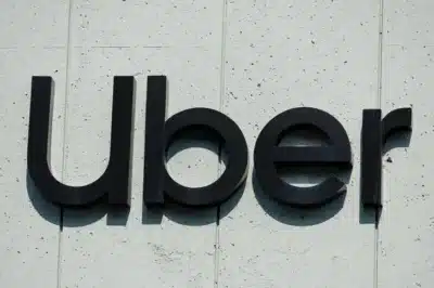 Uber restringe categorias Black e Comfort a partir de 2026, com novas regras para veículos