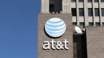 AT&T supera expectativas, mas lucro não é ‘espetacular’ AT&T supera expectativas, mas lucro não é ‘espetacular’