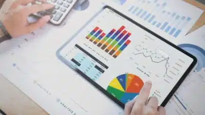 Amazon e Apple impulsionam mercados com resultados e novas estratégias