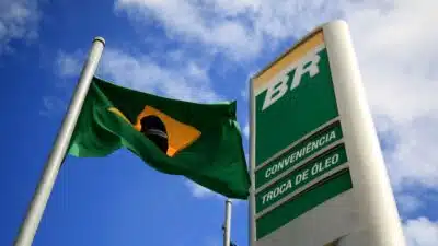 Petrobras (PETR4) reage a aprovação do Ibama e corte na gasolina Petrobras (PETR4) reage a aprovação do Ibama e corte na gasolina