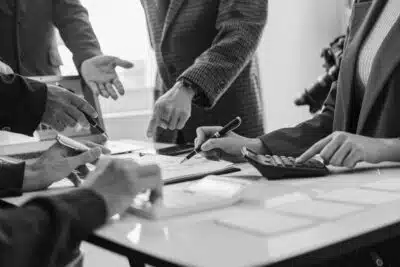 Empiricus debate: Autonomia do investidor vs. consultores financeiros