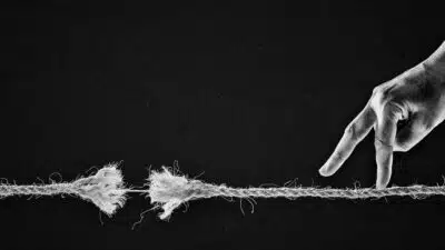 Flávio Bolsonaro: Análise do Mercado e Desafios na Cena Política Brasileira