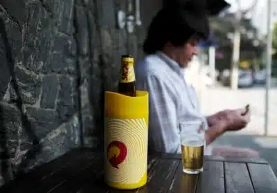 Ambev em alerta: Consumo de álcool despenca com novos remédios GLP-1!