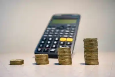 Totvs em Queda Livre: Análise do Itaú BBA Revela Fatores Globais que Abalam o Setor!