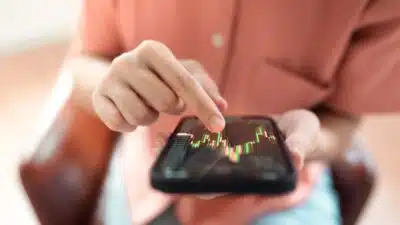 Flávio Bolsonaro Lidera Pesquisa Eleitoral 2026: Cenário Político em Transformação!